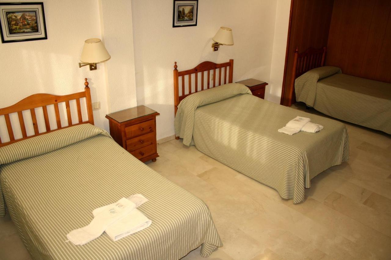 Pension Reina Josefina Santafé Habitación foto