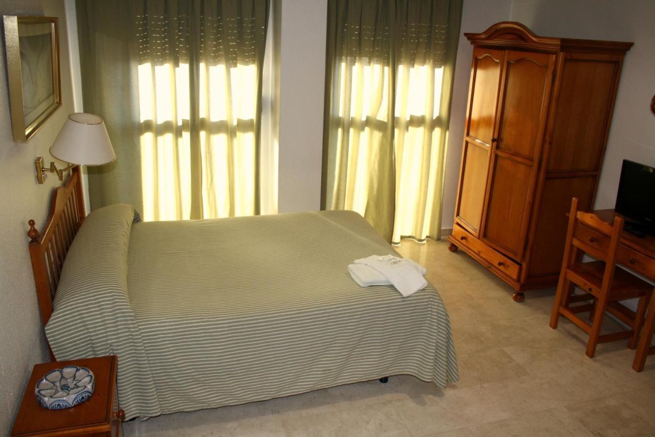 Pension Reina Josefina Santafé Habitación foto